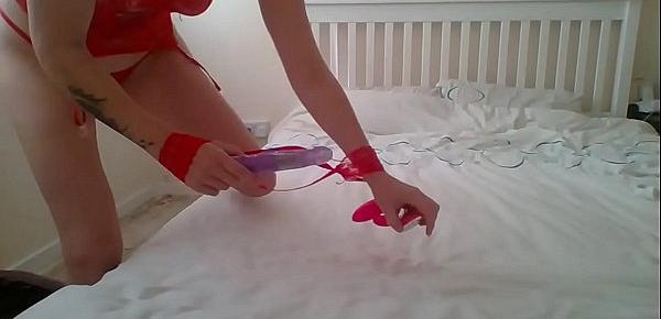  hanysy sexy mommy entertains herself with a vibrator